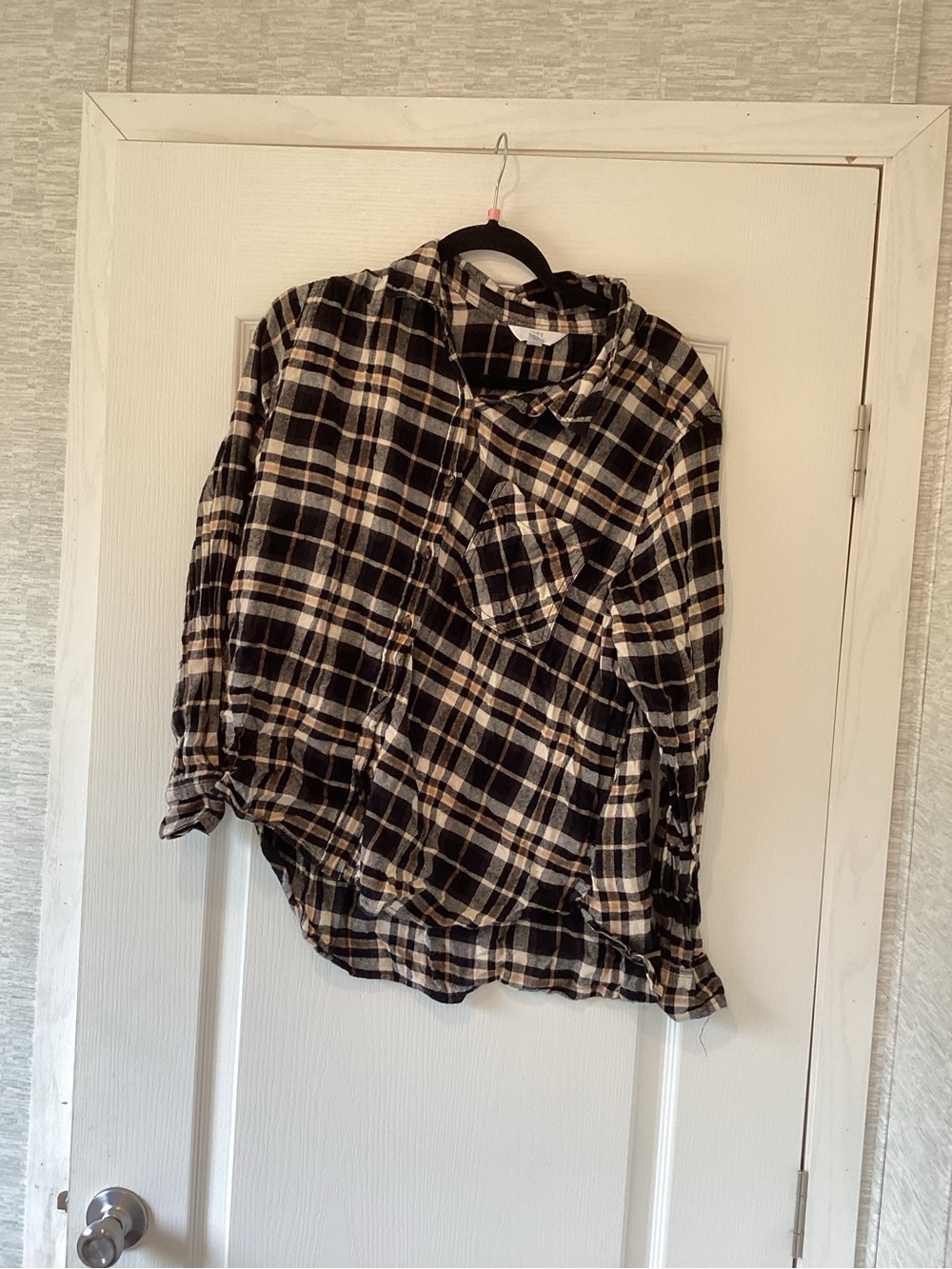 Time and Tru Black and Cream Plaid Button-Down Shirt XL EUC